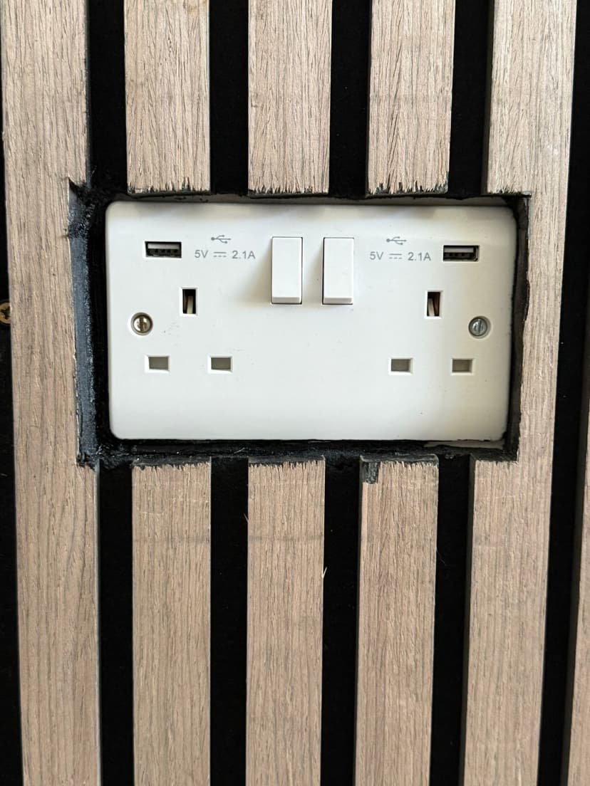 fit acoustic wooden panelling