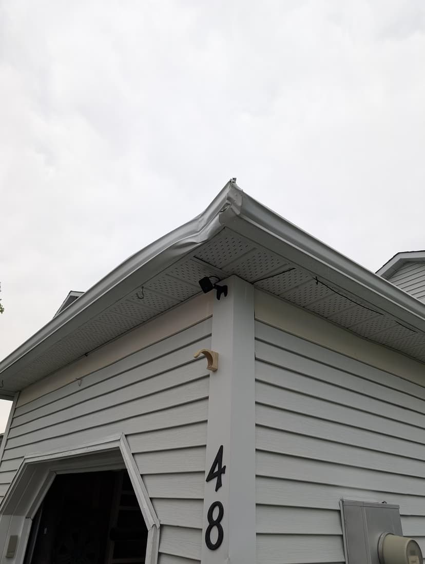 repair a damaged eavestrough corner