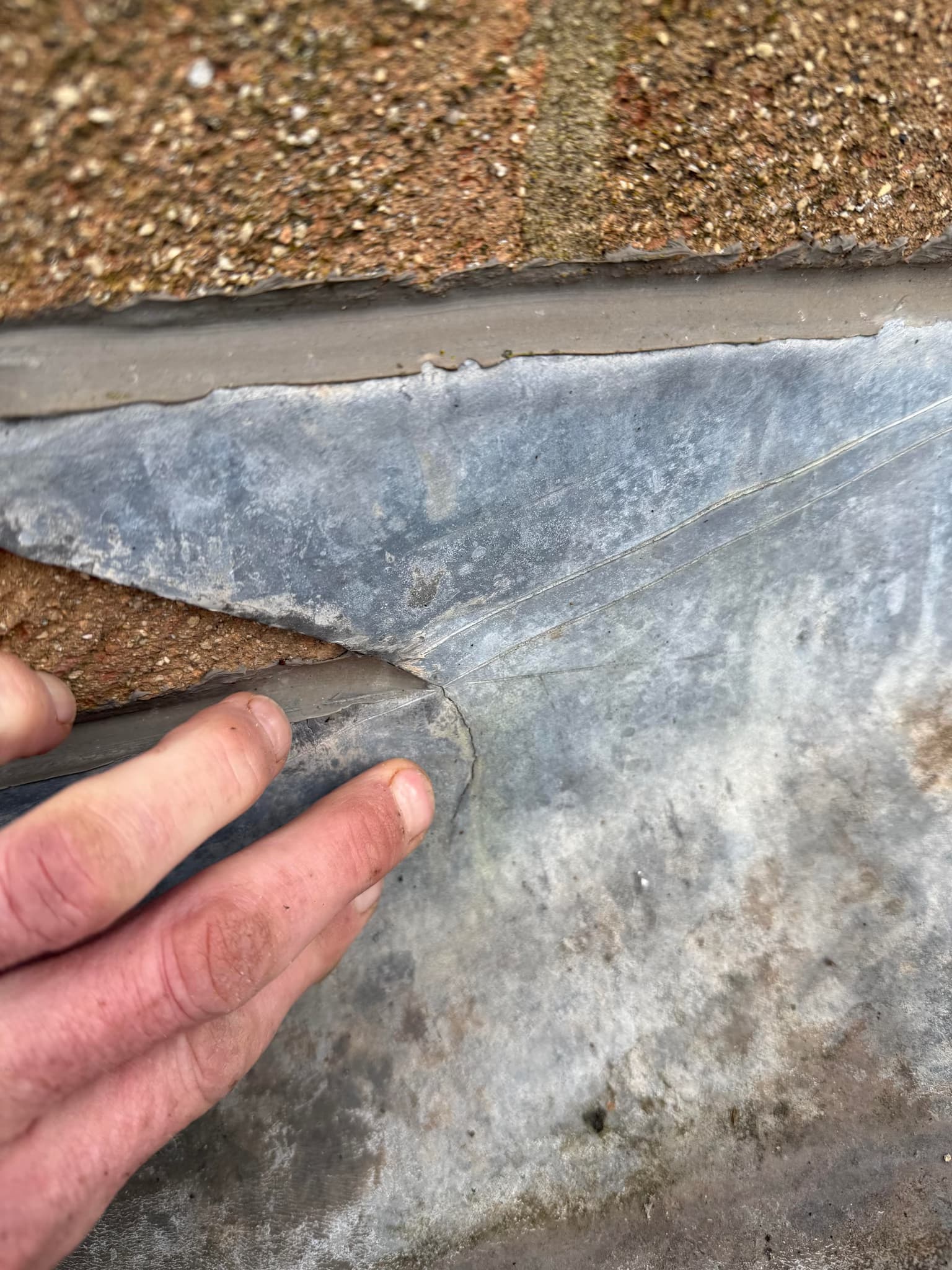 repair roof flashing