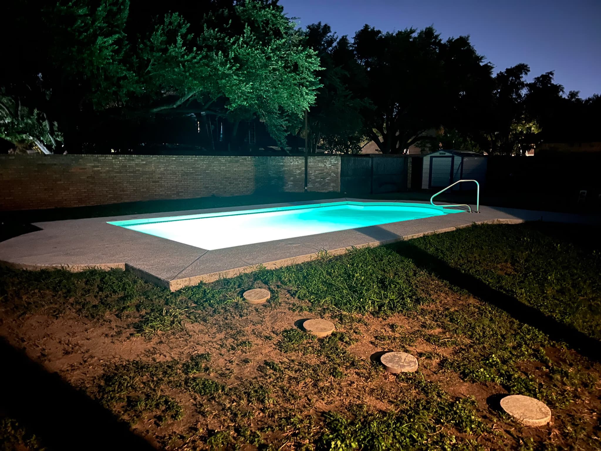 replace pool incandescent bulb with LED color changing lamp