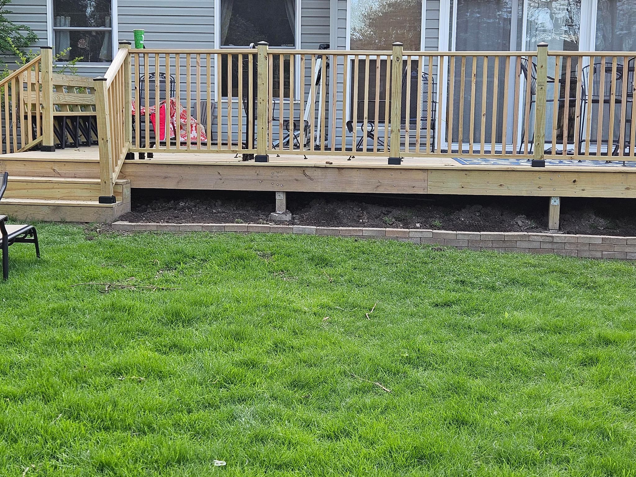 soft-wash the house and prep, sand, and stain a 500sqft deck