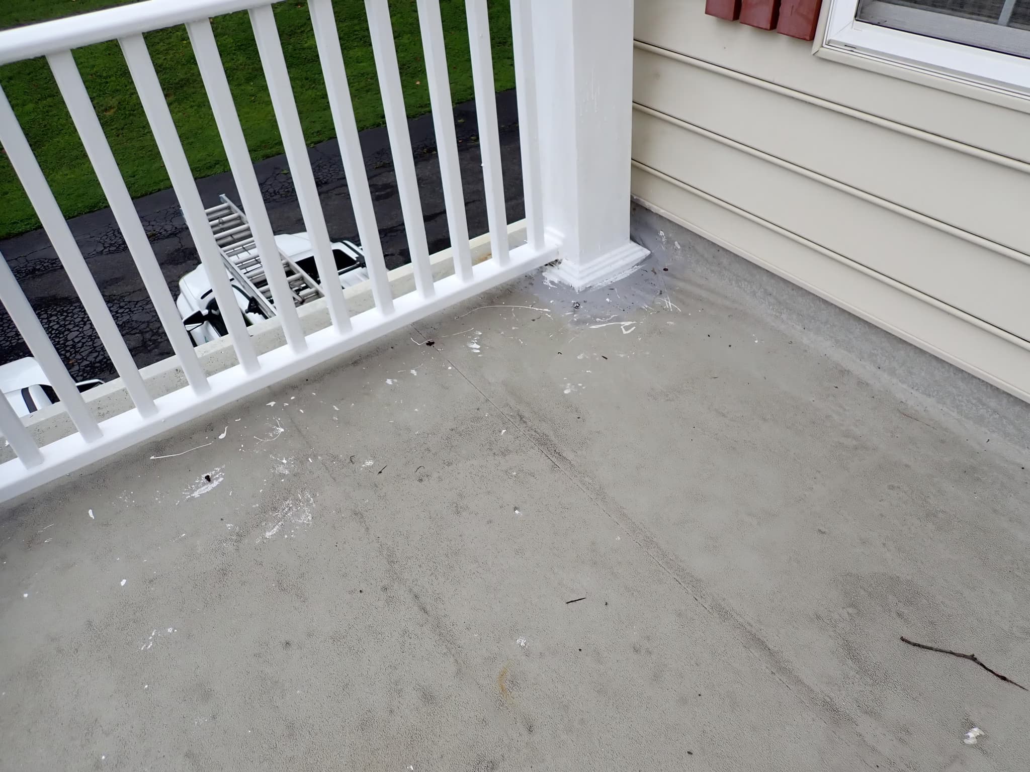 replace flat roof/balcony with DecTec and reuse existing railings